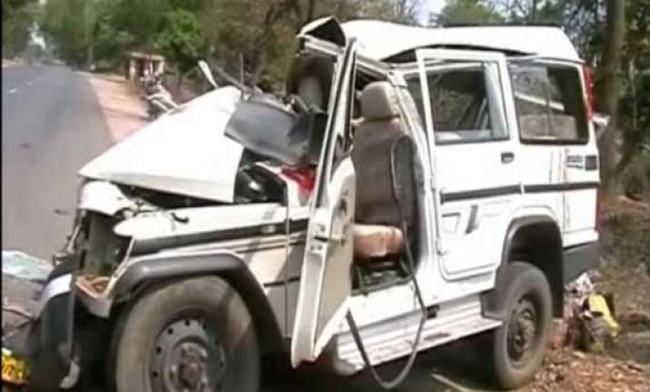 seven killed in road accident in odisha