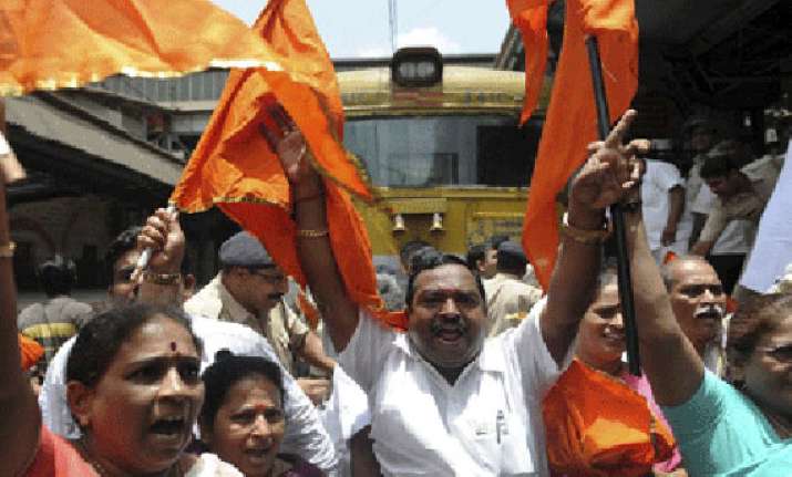 shiv sena activists disrupt pak sufi band press conference