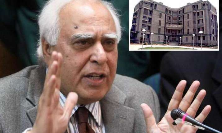 sibal working on 3d technology for school admissions