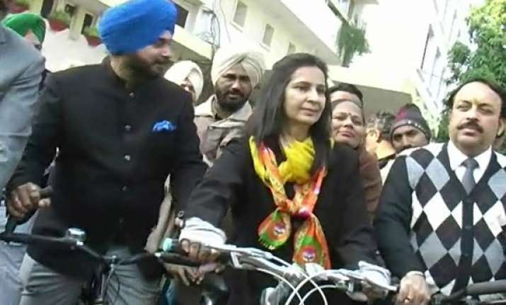 Sidhu's Wife Navjot Rides Bicycle To File Nomination 