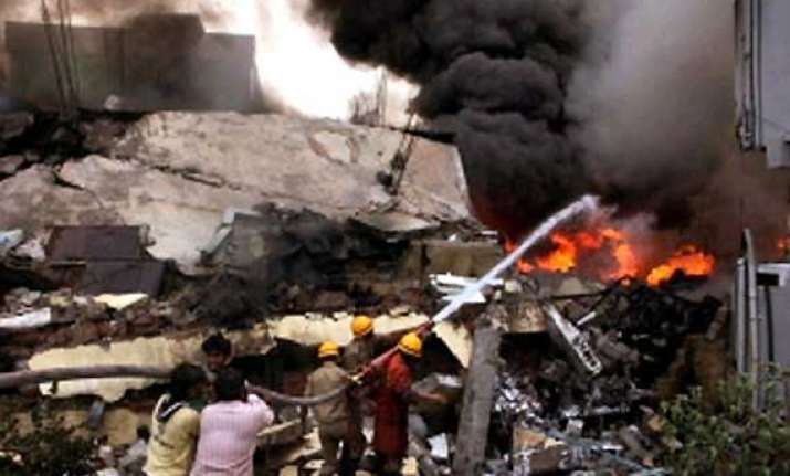 six labourers die in bangalore godown fire
