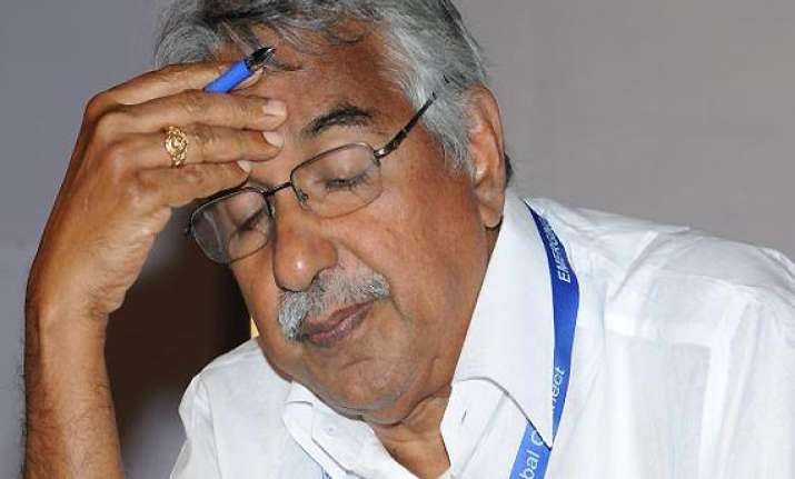 solar scam kerala hc slams probe chandy rules out