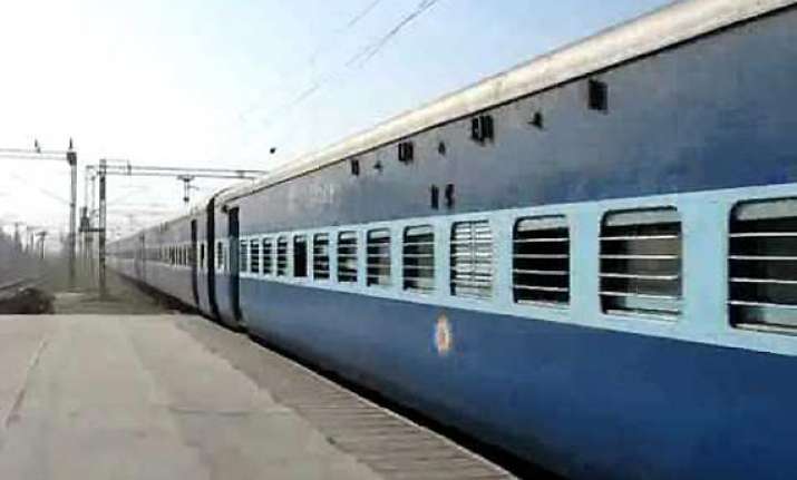 soldiers throw six youth out of moving train