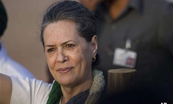 sonia rahul kejriwal vote in delhi