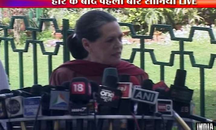 sonia gandhi says no question of changing pm