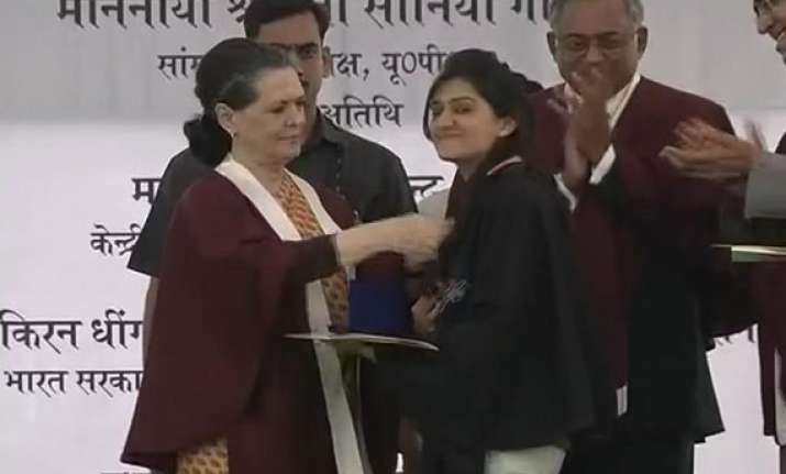 sonia gandhi s fashion tips to nift students