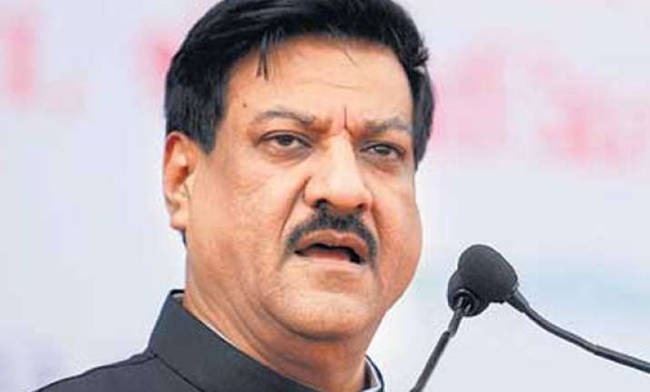 sonia pm briefed about mantralaya fire says chavan
