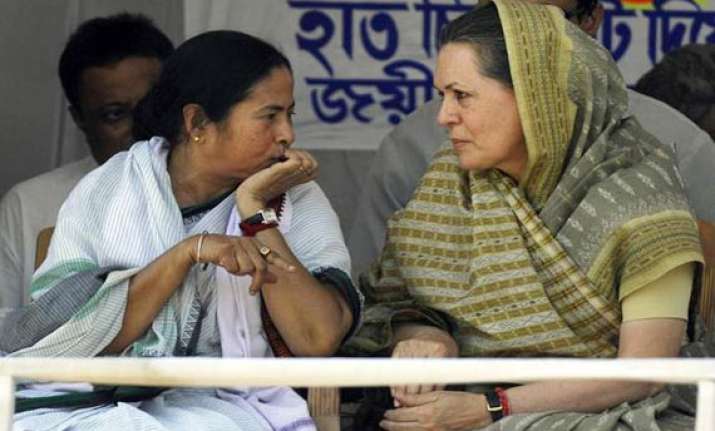 cong in two minds on joining mamata led government