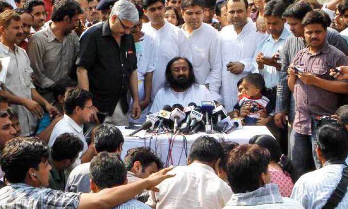 sri sri ravi shankar vows to fight corruption after