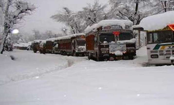 srinagar jammu highway closed due to snowfall