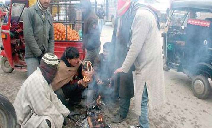 srinagar shivers at minus 0.3 deg celsius