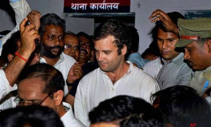 stampede like situation at rahul s convention after short