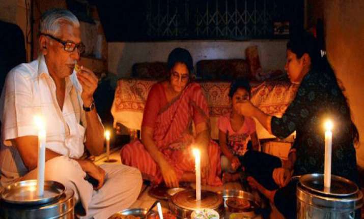 storm causes major power outages in delhi