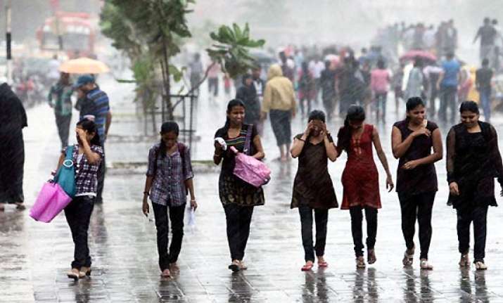 storm heavy rains lash lucknow