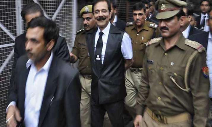 sc orders subrata roy to pay rs 10 000 core to get interim