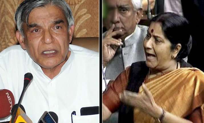 sushma says govt short of numbers bansal denies