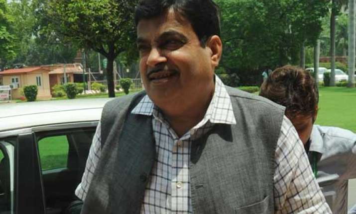 swachh bharat to be executed in mission mode says nitin