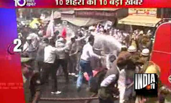 tet aspirants lathicharged in lucknow