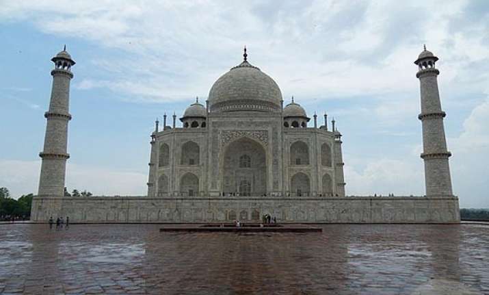 taj sparkles after rain