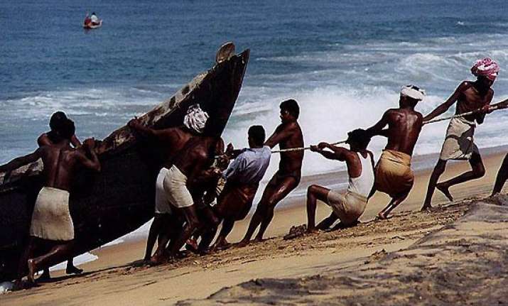 17 tamil nadu fishermen attacked by lankan boatmen