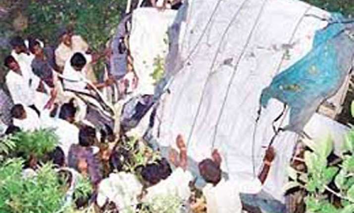 tata magic falls in a pond in samastipur 4 bodies recovered