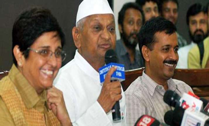 team anna meets ec presses for electoral reforms