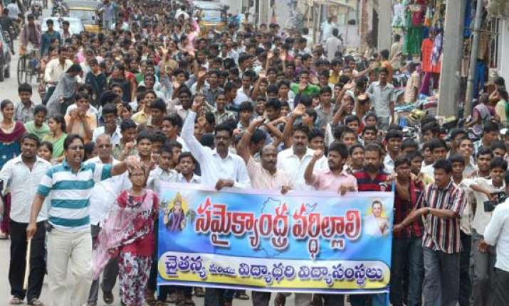 telangana united andhra supporters step up protests