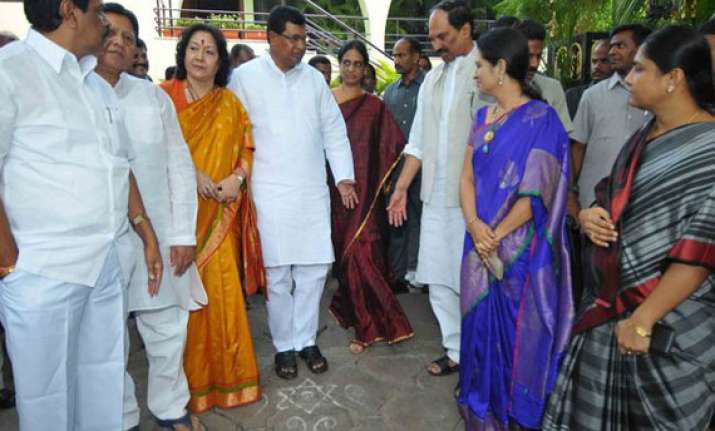 telangana ministers boycott ap cabinet meeting