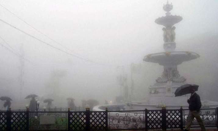 temperature hits zero degree in ooty white carpet over 10