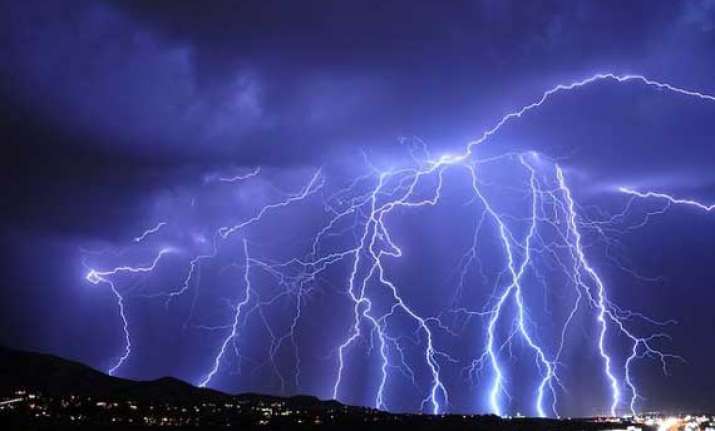 ten dead in lightning strike in bihar
