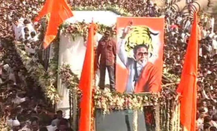 thackeray s cremation marks a first for mumbai