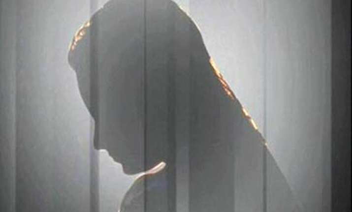 thane youth pours boiling oil on girl after she refused to