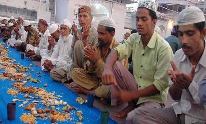thousands of flood victims observe ramadan fast
