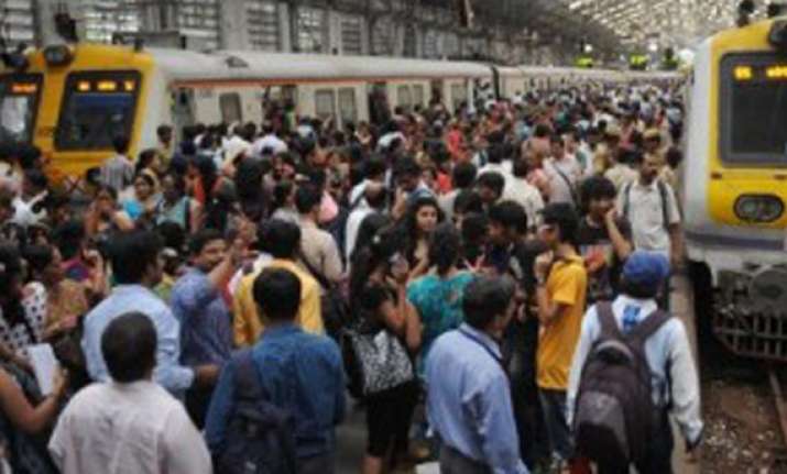 thousands stranded as signals fail on mumbai suburban