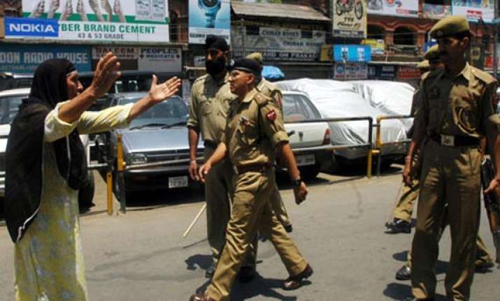 Three Chinese troops who entered Ladakh handed over to Kashmir police