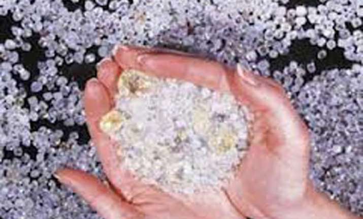 three held for smuggling diamonds in chhattisgarh