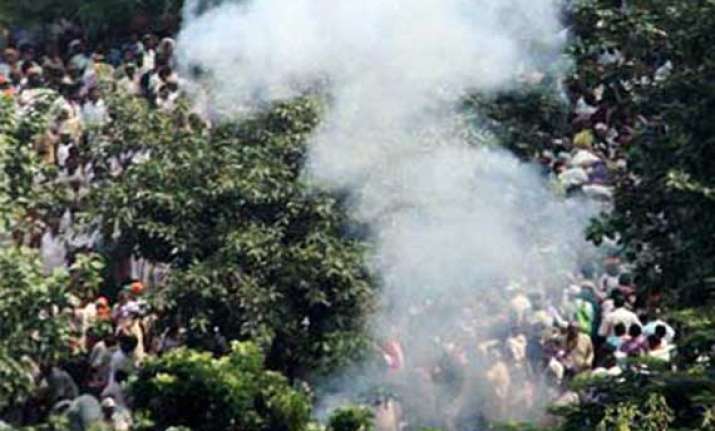 three injured in bomb blast in poll bound madhubani