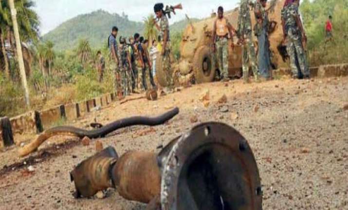 three police commandos killed in naxal attack