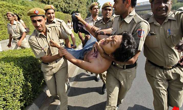 tibetans stage protest outside chinese president s hotel in