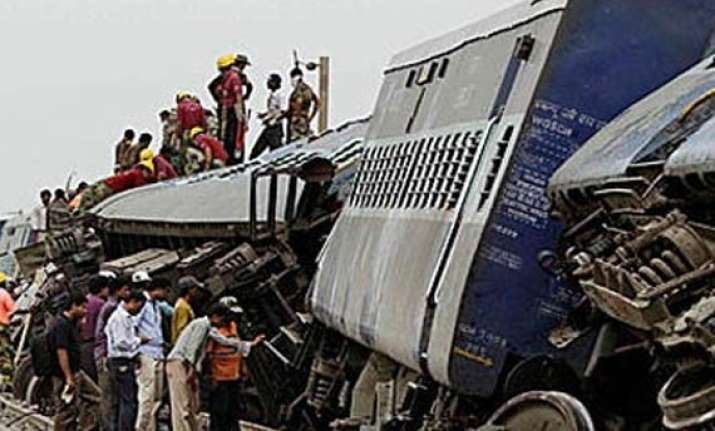 40 injured in train collision in north bengal