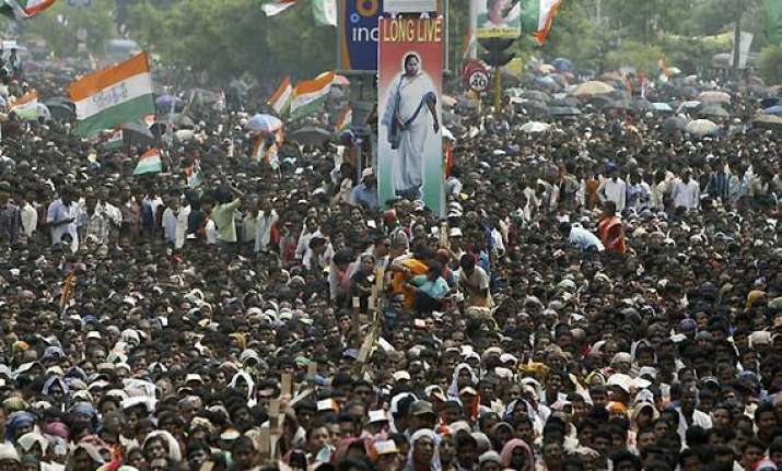 trinamool mla threatens to behead congress leader