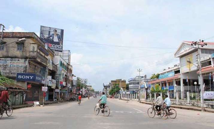 tripura bandh evokes mixed response