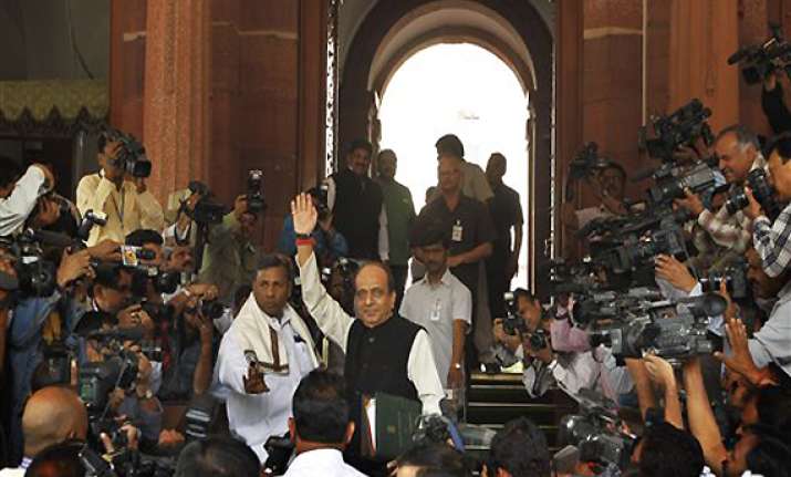 trivedi for linking fares with fuel costs