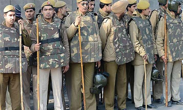 two delhi cops held for rs 3 lakh extortion
