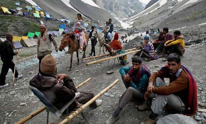 two amarnath pilgrims die of cardiac arrest