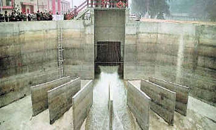 up govt fixes ganga canal breach restores water supply to