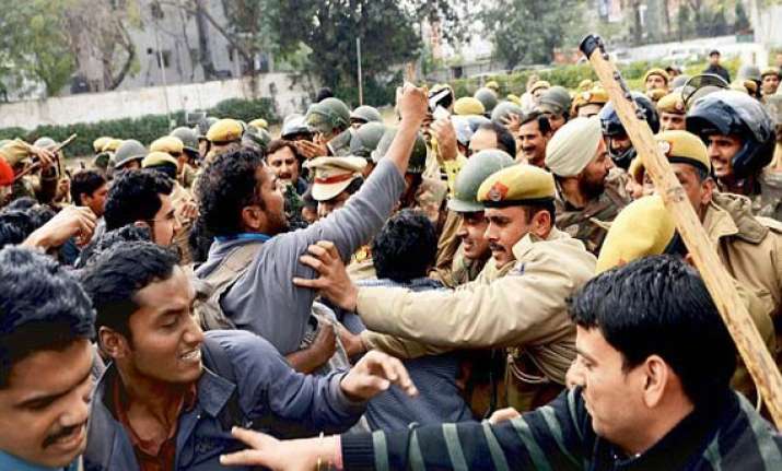 upsc aspirants clash with police burn vehicles in north