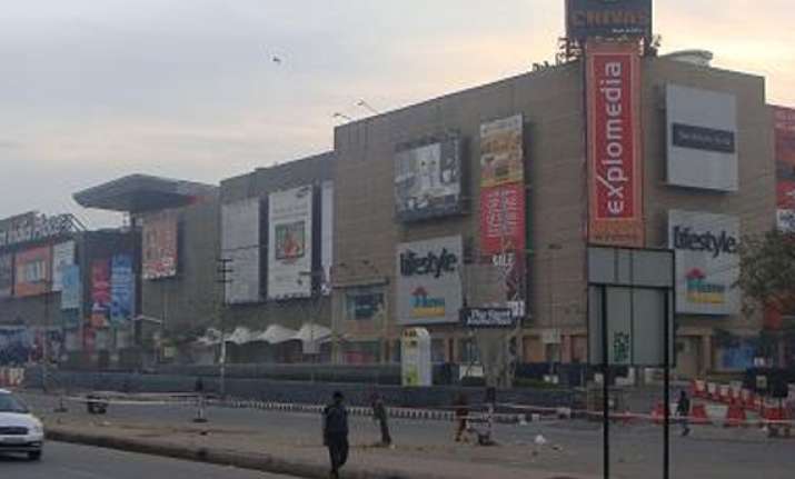 up govt orders closing down of all shops malls by 7 pm