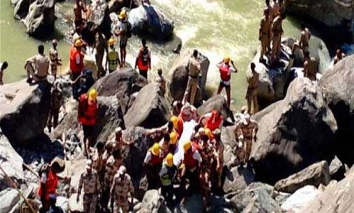 us daily blames sand mafia for beas tragedy