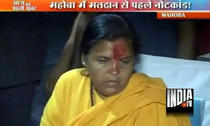 uma bharti sits on dharna outside police station